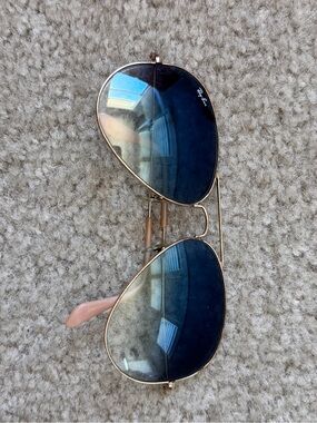 Ray-Ban Aviators Gold Frame Sunglasses